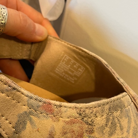 Clarks Giselle Cove Platform Open Toe Wedge Sandals Floral Slingback Sz 9 - Picture 12 of 14